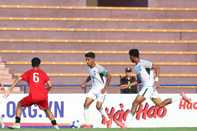 Cứ tưởng đã cầm chân được đối thủ, nhưng U23 Bangladesh đã đã thua vào phút chót. Ảnh: Đức Cường 