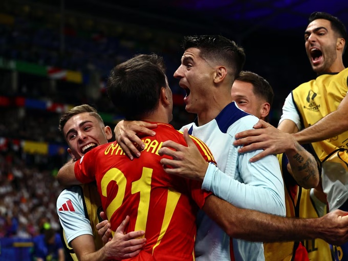 Mikel Oyarzabal giờ mới là chân sút số một của La Roja.