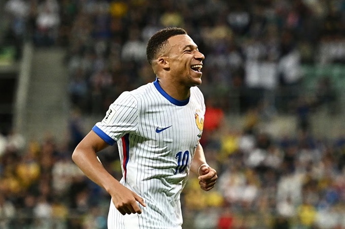 Mbappe ăn mừng bàn thắng vào lưới Ukraine