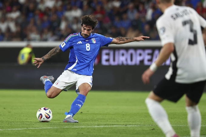 Tonali vừa chơi rất hay ở trận thắng Estonia (5-0), trận ra mắt của HLV Gattuso