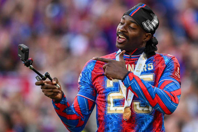 Mateta quan trọng với Palace