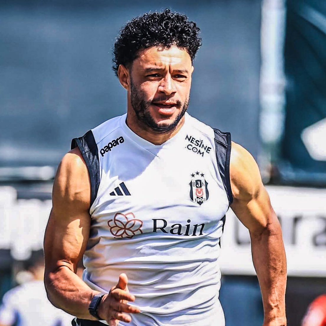 Oxlade-Chamberlain ngày còn ở Besiktas