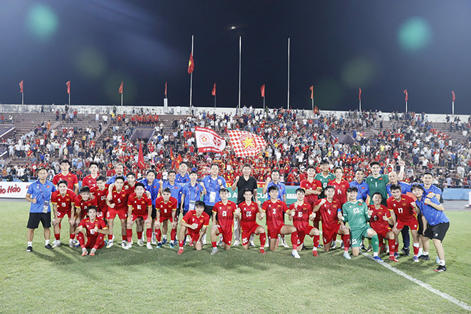 HLV Kim Sang Sik cùng toàn đội U23 Việt Nam có mặt ở VCK U23 châu Á 2026 - Ảnh: Đức Cường