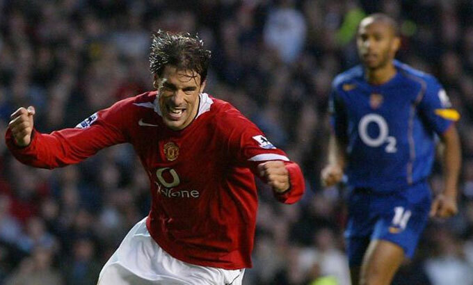 Van Nistelrooy ám ảnh ở cuộc đua ghi bàn với Henry