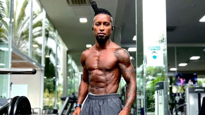 Ze Roberto có vóc dáng ấn tượng