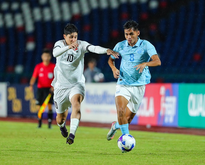 U23 Campuchia (xanh) bất bại ở vòng loại 