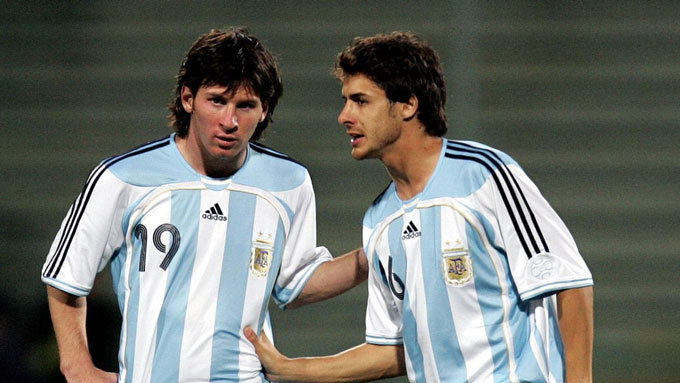 Dù là thần tượng của Messi nhưng Aimar có sự nghiệp kém xa đàn em