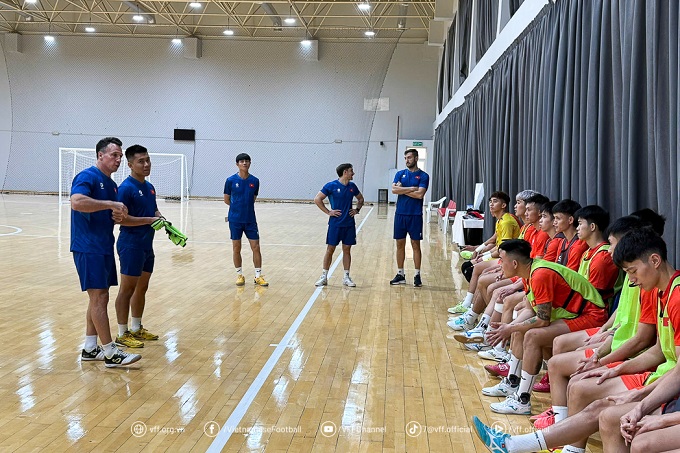 Thầy trò ông Diego Giustozzi đã có 3 buổi tập tại Kuwait