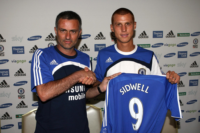Mourinho trao áo số 9 cho Sidwell