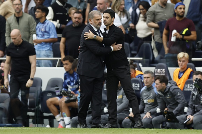 Postecoglou từng 4 lần đối đầu Arteta với kết quả thua 3, hòa 1