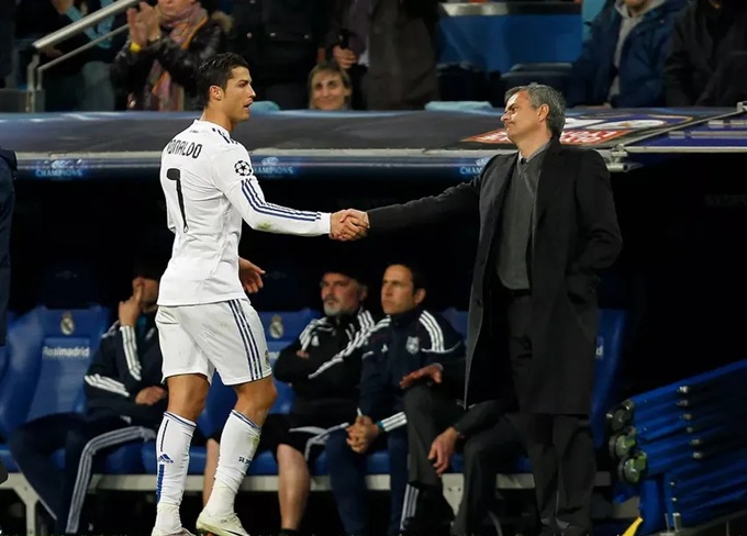 Mourinho nhiều lần phải nhịn học trò như nhịn cơm sống