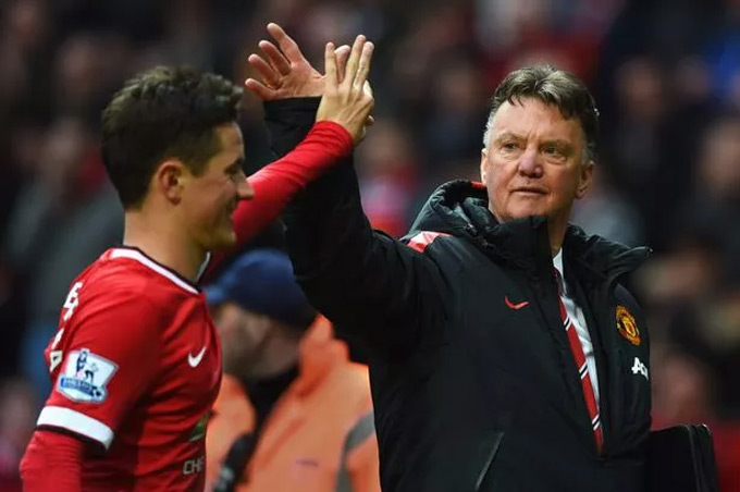 Van Gaal từng tránh được việc bị MU sa thải sớm nhờ những thay đổi nhân sự và chiến thuật kịp thời