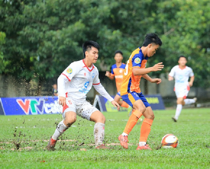 SHB Đà Nẵng (áo cam) giành chiến thắng trước Nam Định - Ảnh: Trung Đặng 