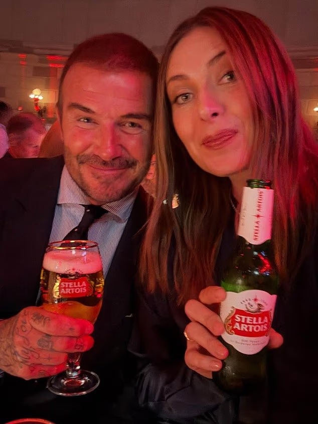 Sharapova chụp ảnh selfie rất thân thiết với David Beckham