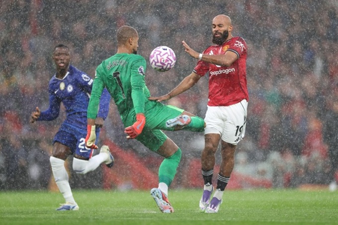 Pha phạm lỗi của Robert Sanchez với Mbeumo là bước ngoặt của trận MU - Chelsea
