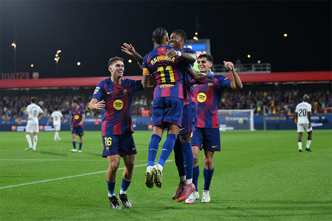 Raphinha vào sân đầu hiệp 2 và tỏa sáng với cú đúp vào lưới Valencia