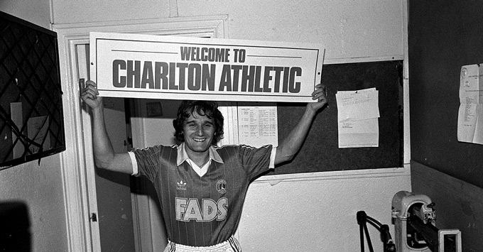 Charlton đặt cược vào Simonsen