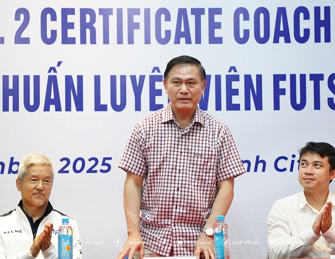 Phó chủ tịch VFF, ông Trần Anh Tú phát biểu tại lễ bế mạc 