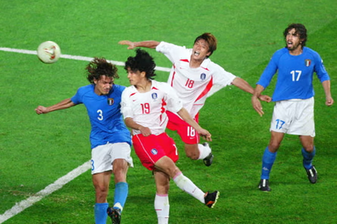 Cú đánh đầu đi vào lịch sử của Ahn trước Italia tại vòng 1/8 World Cup 2002