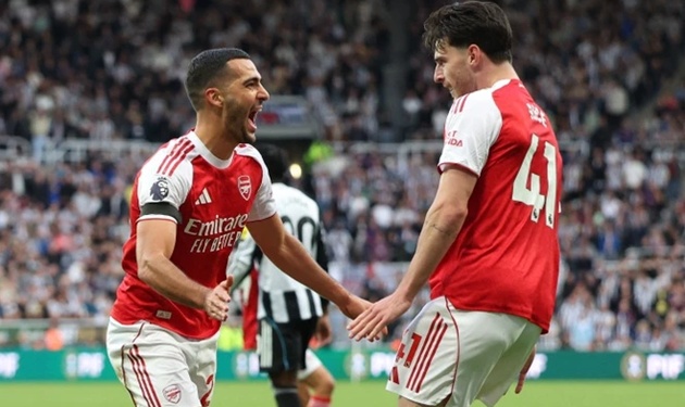 Arsenal thắng ngược trước Newcastle