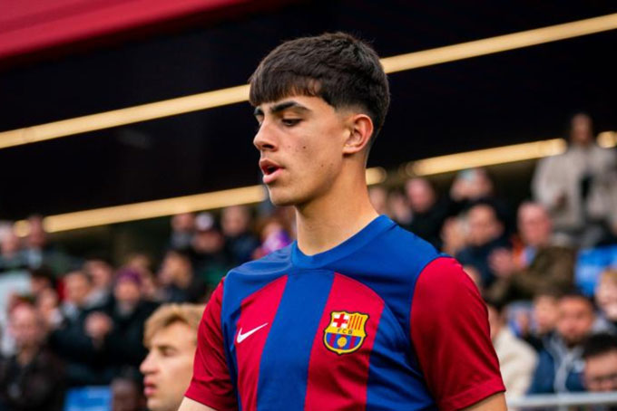 Marc Bernal trong màu áo Barca