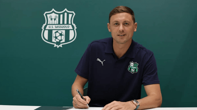 Trung vệ nhập tịch Jay Idzes ký hợp đồng với CLB Sassuolo tại Serie A.