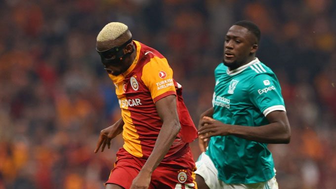 Konate không thể theo kèm được các cầu thủ bên phía Galatasaray như Osimhen