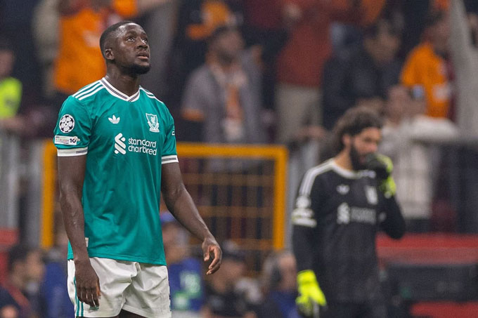 Konate thành mục tiêu bị chỉ trích trên MXH của CĐV Liverpool