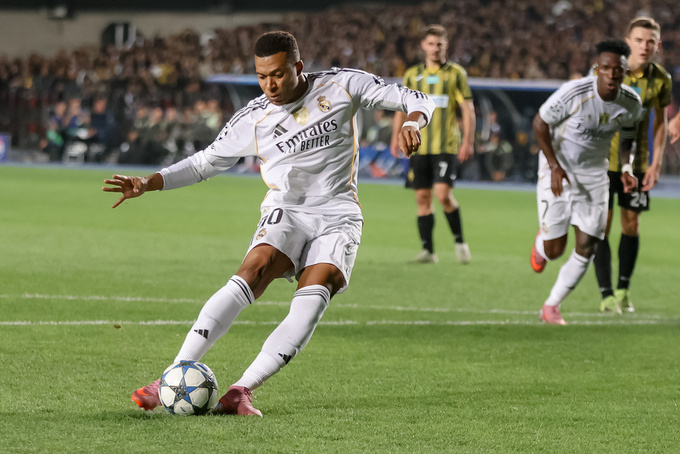Mbappe tung hoành trước hàng thủ của Kairat Almaty