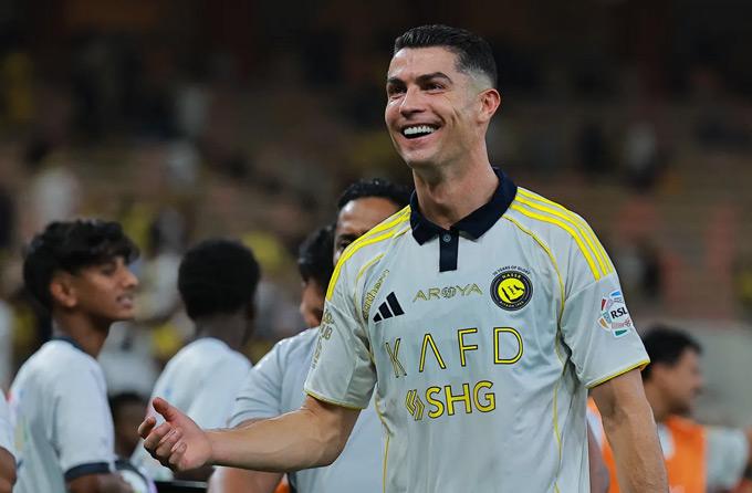 MU tính đá giao hữu với Al Nassr của Ronaldo để kiếm tiền