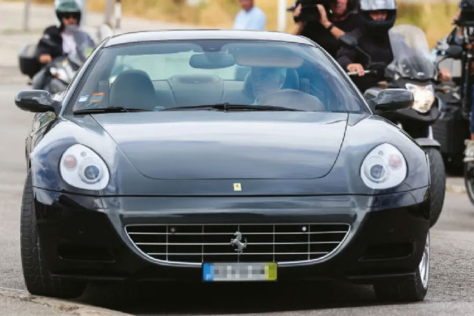 Mourinho cầm lái chiếc Ferrari 612 Scaglietti