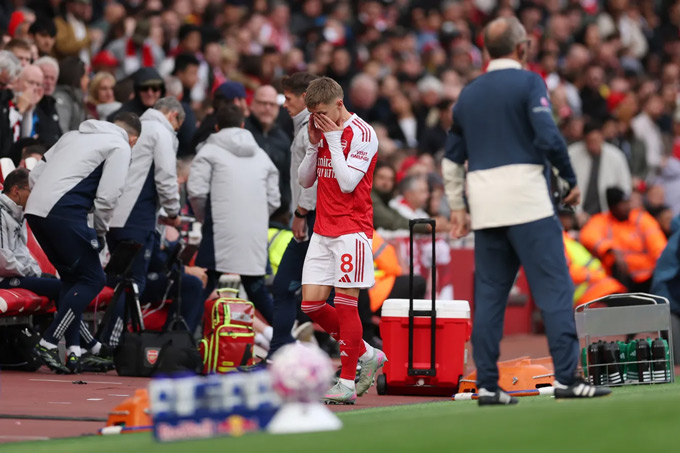 Chấn thương tiếp tục đeo bám Odegaard