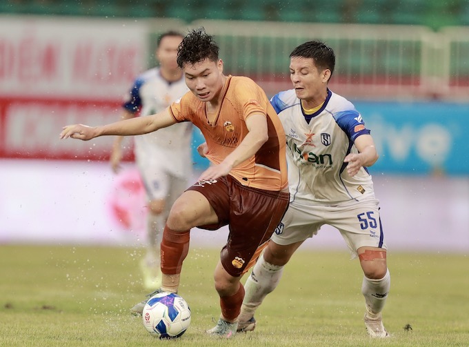 HAGL vẫn chưa thể thắng trong cuộc tiếp đón SLNA. Ảnh: Minh Trần