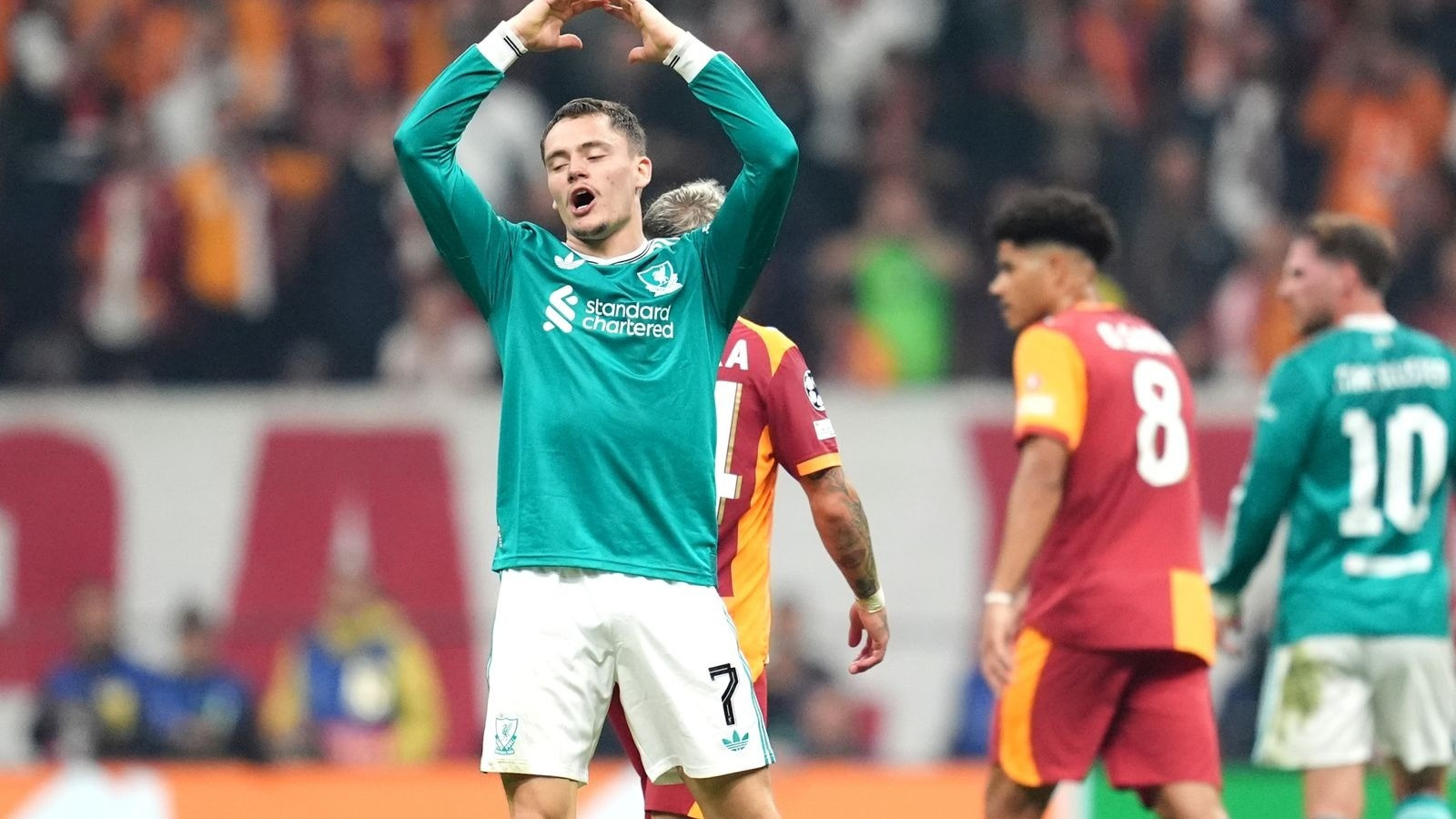 Wirtz được chiêu mộ để thay thế Trent Alexander-Arnold nhưng anh vẫn chưa thể lấp đầy chỗ trống