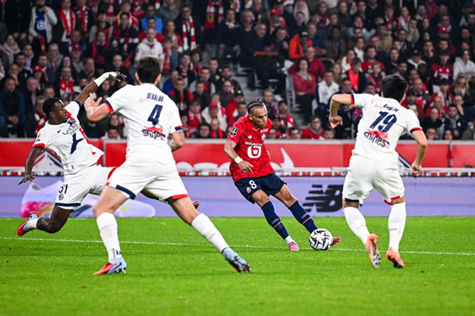 Ethan vừa ghi bàn vào lưới đội bóng cũ PSG để giúp Lille có trận hoà 1-1