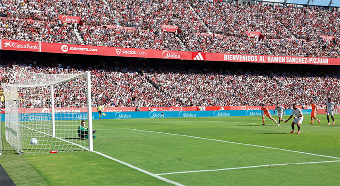 Barca thua đau vì bị trọng tài ép?