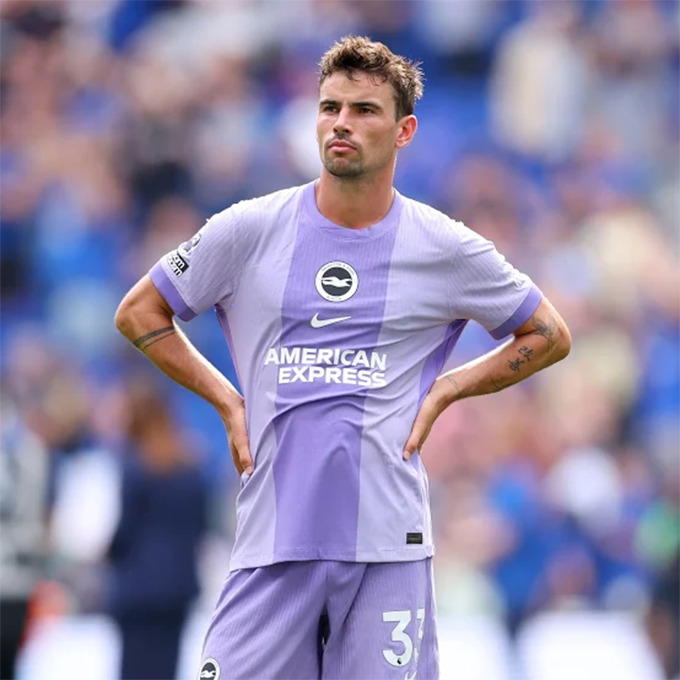 Matt O'Riley có phần thừa cân lúc ngồi dự bị ở Brighton