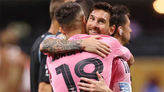 Messi đã chơi hơn 400 trận cùng Alba ở cấp độ CLB