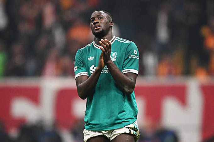 Konate ngồi ngoài là thiệt thòi cho Liverpool