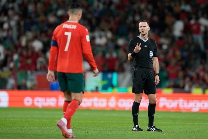 CR7 thi đấu rất nhạt nhòa trong chiến thắng 1-0 của đội nhà trước CH Ireland