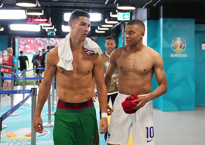 CR7 là thần tượng, là tấm gương của Mbappe