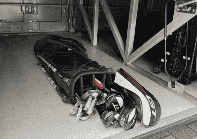 (Bức ảnh chụp gậy golf gây bão truyền thông của HLV Shin Tae-yong. Ảnh: VnExpress)