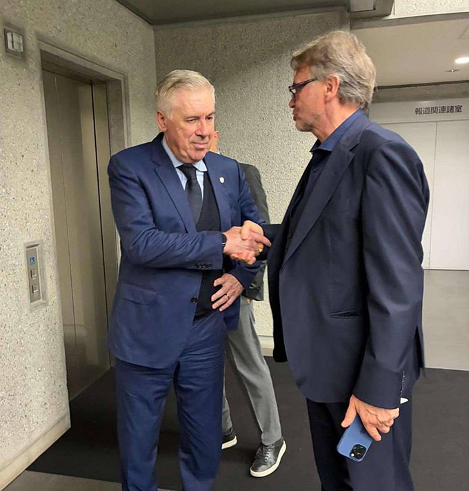 HLV Troussier gặp người đồng nghiệp Carlo Ancelotti 