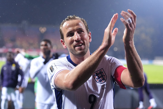 Harry Kane lại xô đổ thêm một kỷ lục
