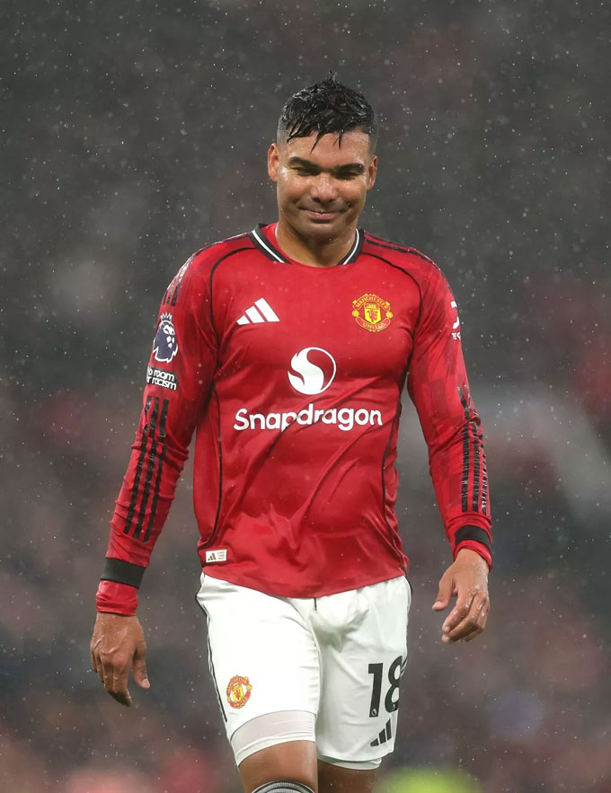 Casemiro sẽ phải giảm lương nếu muốn ở lại MU