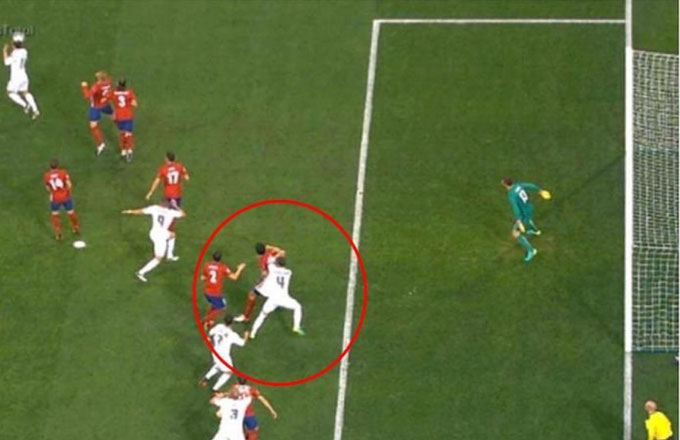 Ramos việt vị trước khi ghi bàn