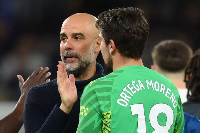 Pep Guardiola nhiều lúc bất lực vì đội hình thiếu trước hụt sau