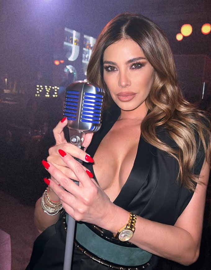 Aida Yespica vô cùng lôi cuốn