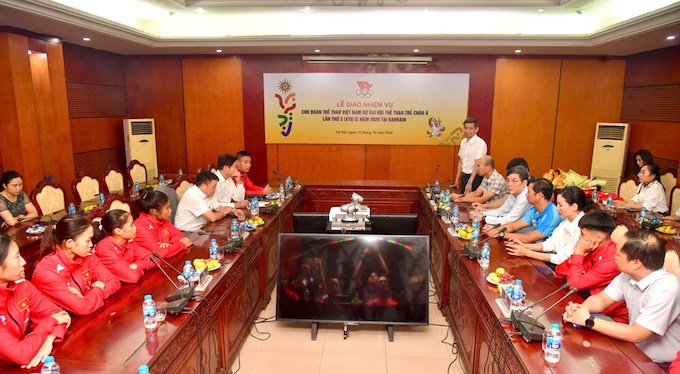 Buổi gặp gỡ và giao nhiệm vụ cho Đoàn thể thao Việt Nam