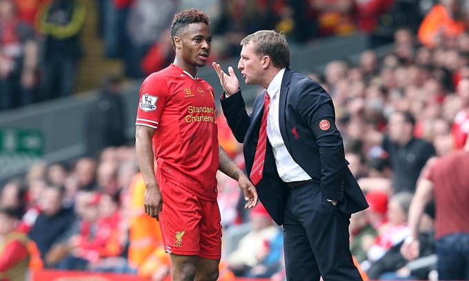 HLV Brendan Rodgers của Liverpool (phải) đã chỉ trích tổ trọng tài rất nhiều